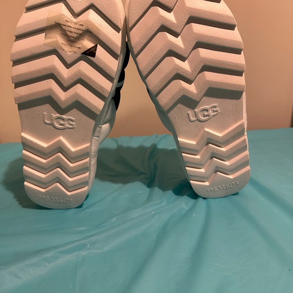 UGG W Maxi Slide Logo in White - Picture 8 of 8